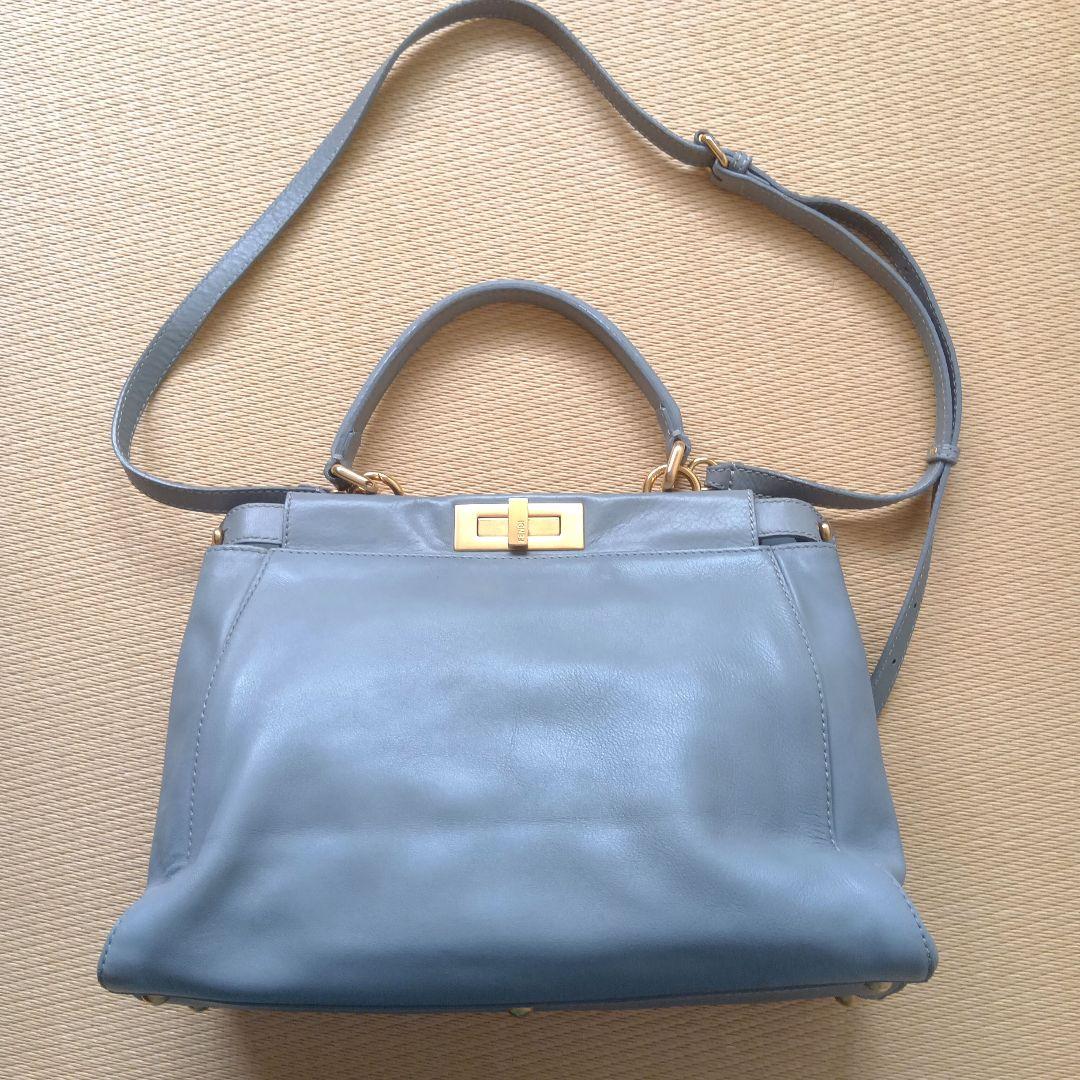 大幅値下げ！美品　FENDI ピーカブー ショルダーバッグ ミディアム