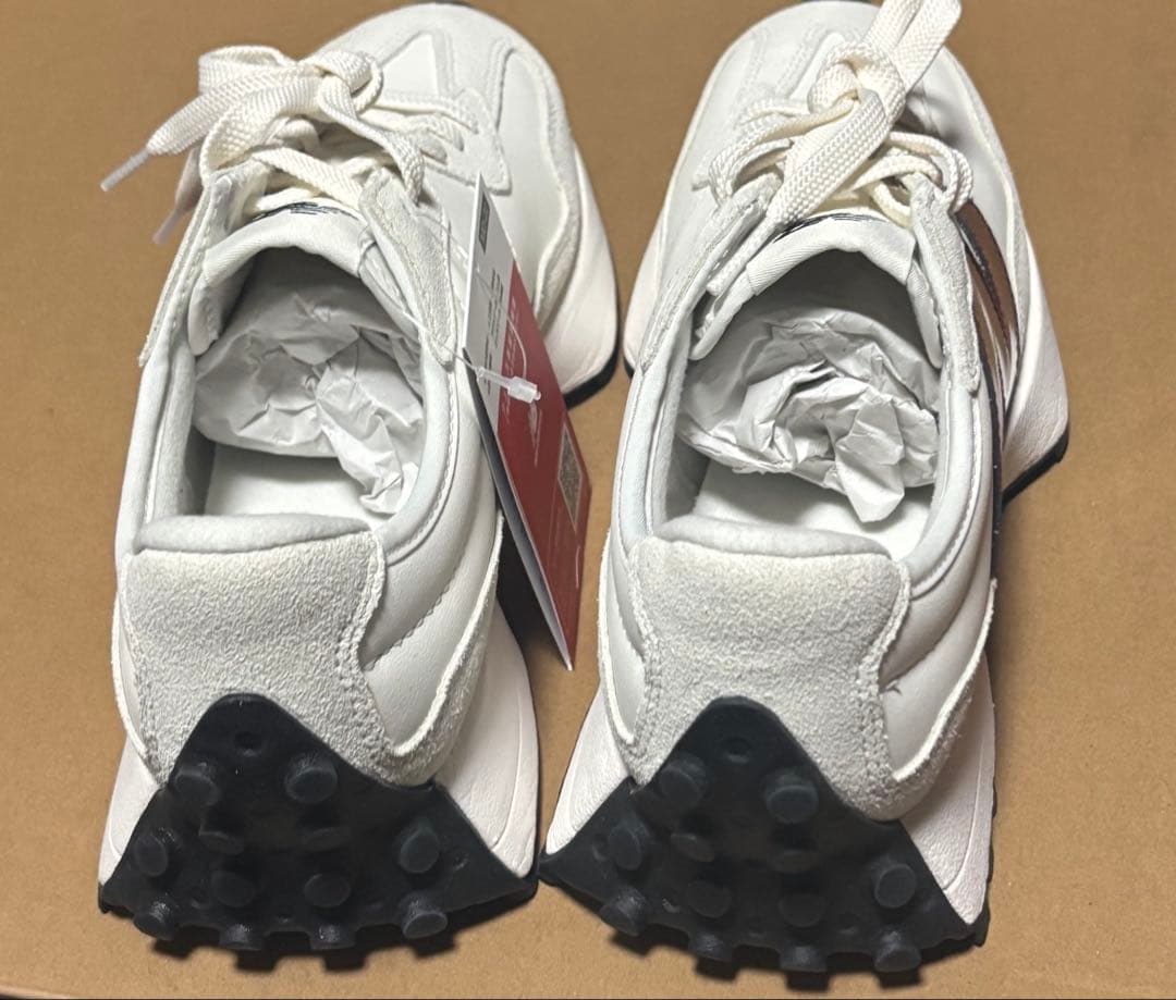 ニューバランス　ホワイト　バーガンディ　WS327JWCB スニーカー　25.0