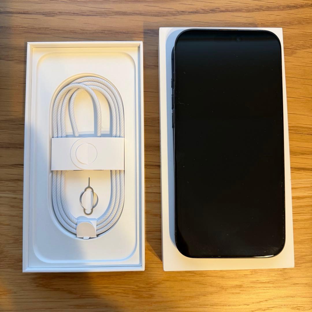 iPhone 16 Pro max ブラックチタニウム　256GB SIMフリー