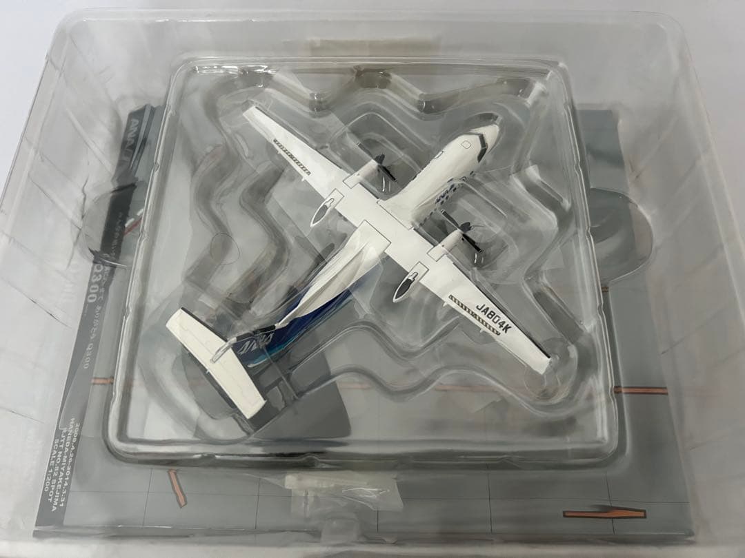 ANA DHC-8-300 スケール1:200 全日空商事