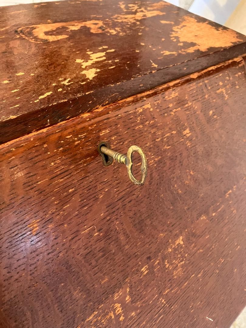 英国アンティーク　ライティングビューロー　鍵付き　コンパクトタイプ　デスク