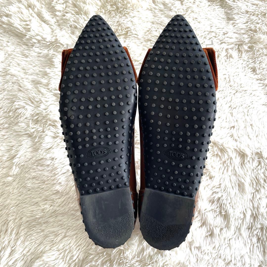美品✨TOD'S パテントレザー　ポインテッドトゥ　フラット　パンプス　茶