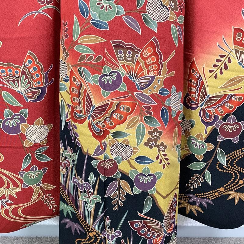 512z21☆三松 紅型振袖 小柄な方にも 古典柄 蝶 赤☆美品 成人式 結婚式