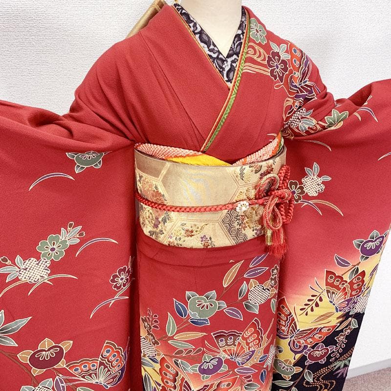 512z21☆三松 紅型振袖 小柄な方にも 古典柄 蝶 赤☆美品 成人式 結婚式