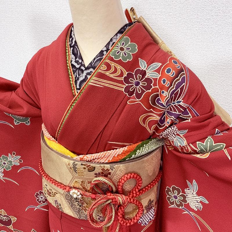 512z21☆三松 紅型振袖 小柄な方にも 古典柄 蝶 赤☆美品 成人式 結婚式