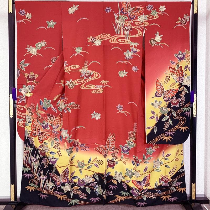 512z21☆三松 紅型振袖 小柄な方にも 古典柄 蝶 赤☆美品 成人式 結婚式