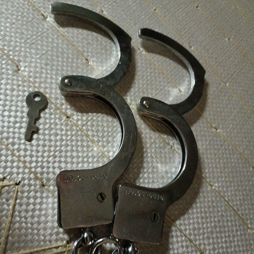 金属製手錠 鍵付き シルバー仕上げ