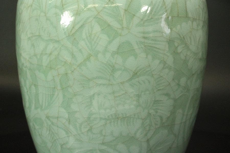 作家物 波山作 青磁草花紋 花瓶 共箱(ZE611)