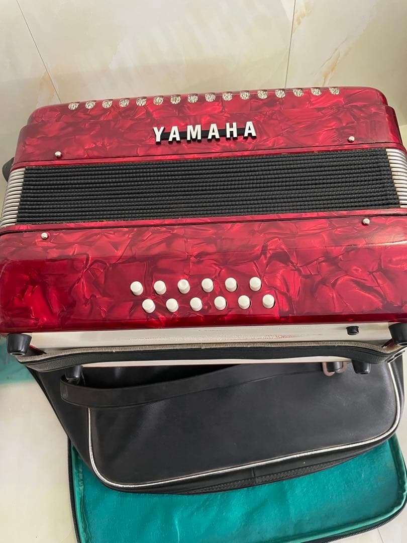 YAMAHA アコーディオン 30鍵盤　8905