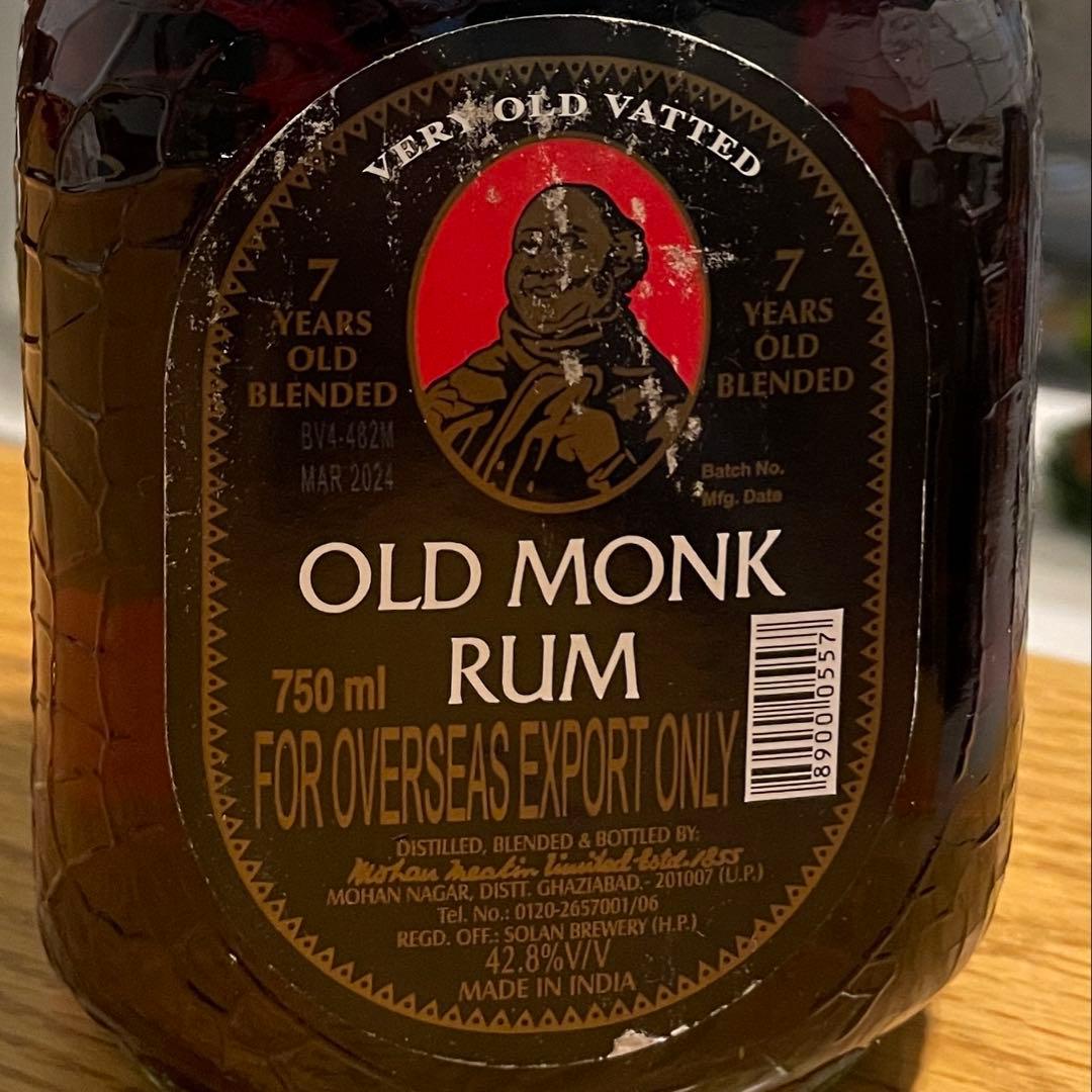 【値下中】ラベル難ありで「オールドモンク」極上7年熟成ラム☆ 今だけ特価！
