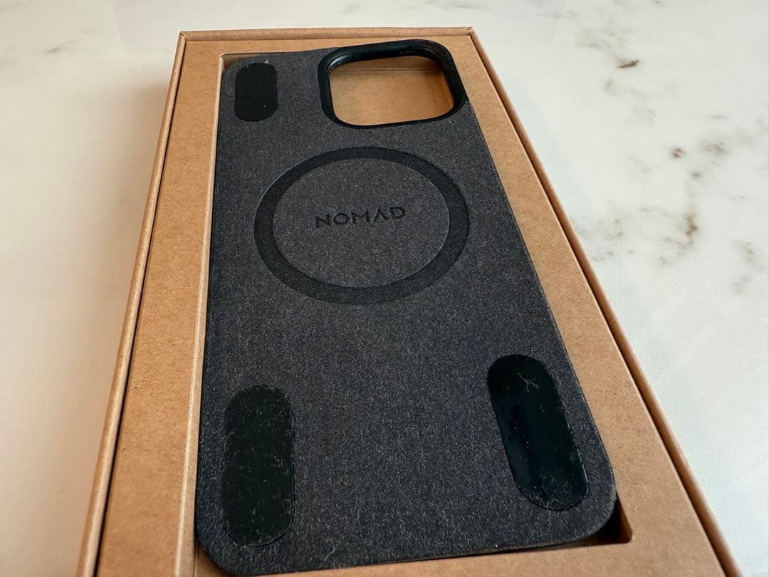 iPhoneアクセサリー NOMAD Magnetic Leather Back (16pro max)