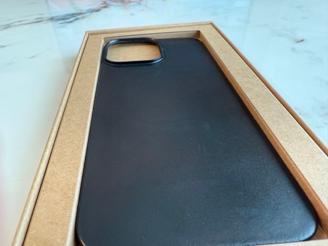iPhoneアクセサリー NOMAD Magnetic Leather Back (16pro max)