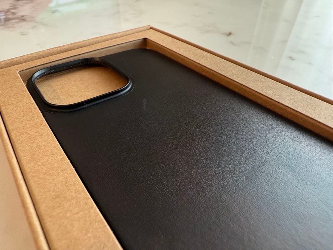 iPhoneアクセサリー NOMAD Magnetic Leather Back (16pro max)