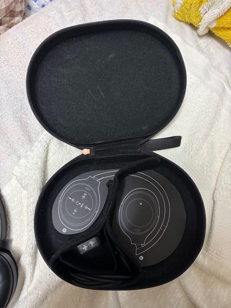 N*h様 wh1000xm4ワイヤレスヘッドホン ブラック キャリングケース付き