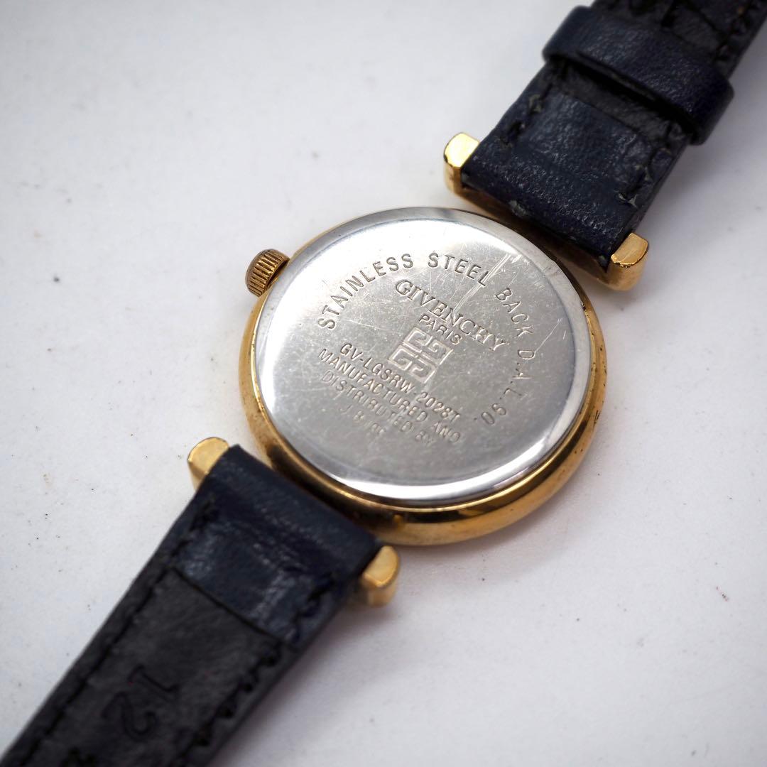 114 GIVENCHY レディース 時計 ホワイト ネイビー ゴールド　希少