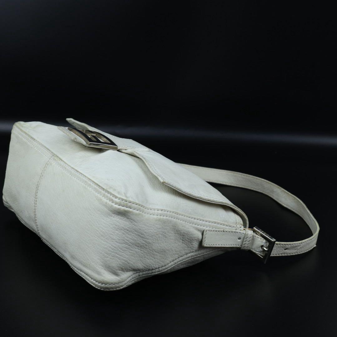 Fendi マンマバケット　ホワイトレザー ショルダーバッグ フラップ式