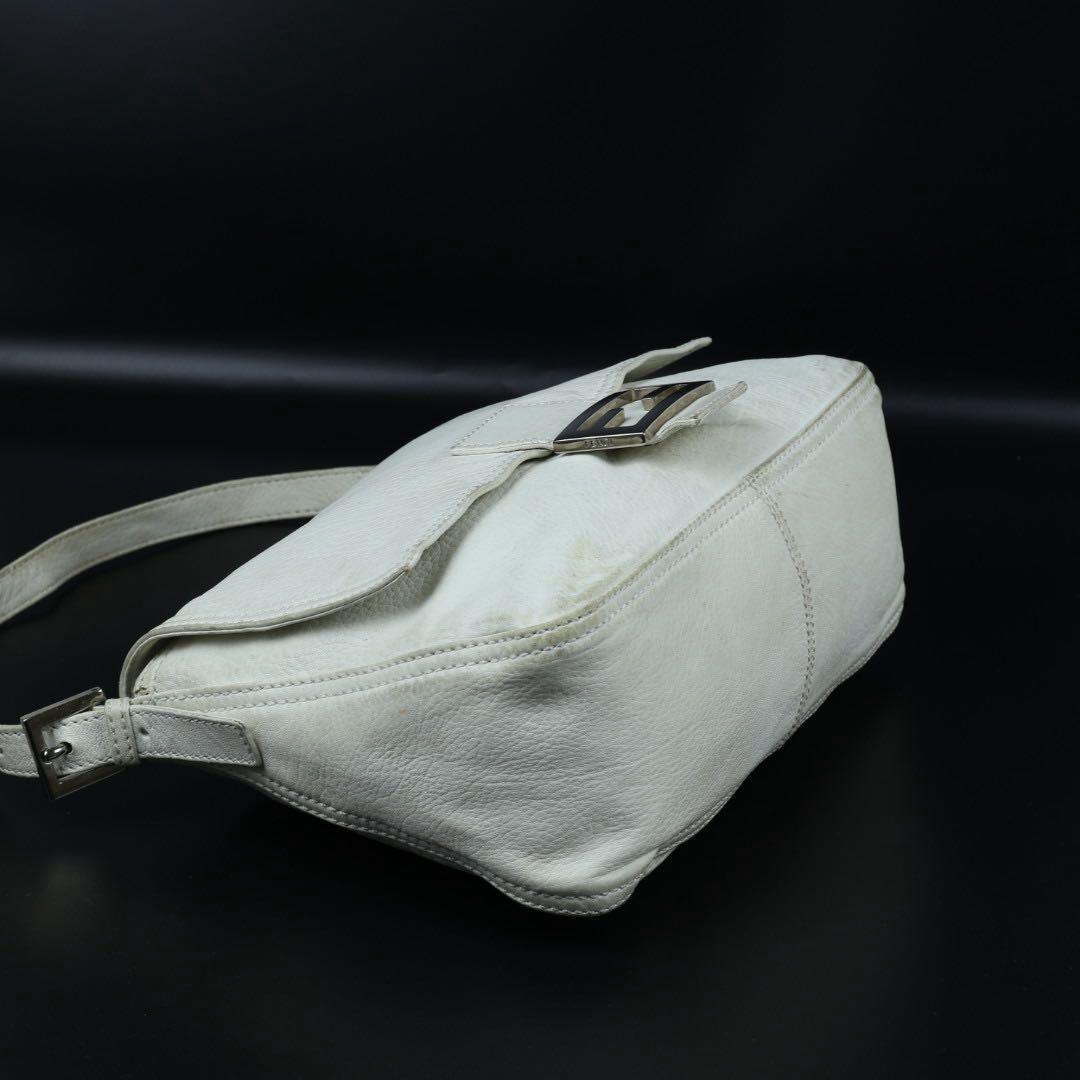 Fendi マンマバケット　ホワイトレザー ショルダーバッグ フラップ式