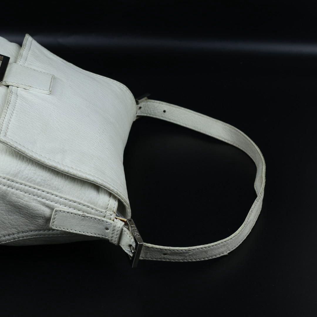 Fendi マンマバケット　ホワイトレザー ショルダーバッグ フラップ式