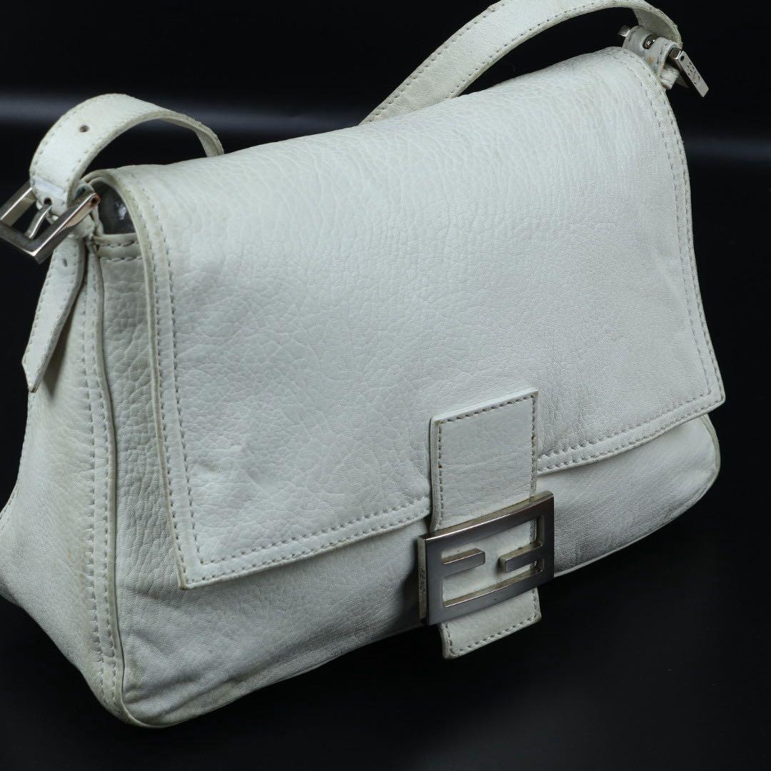 Fendi マンマバケット　ホワイトレザー ショルダーバッグ フラップ式