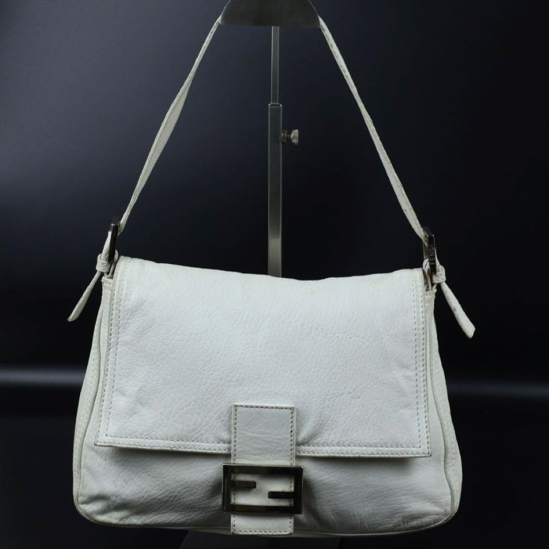 Fendi マンマバケット　ホワイトレザー ショルダーバッグ フラップ式