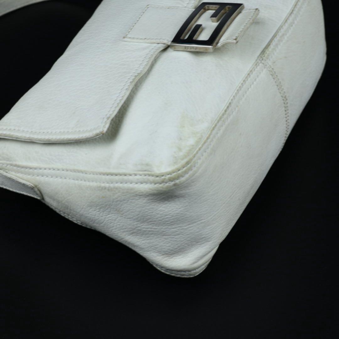 Fendi マンマバケット　ホワイトレザー ショルダーバッグ フラップ式