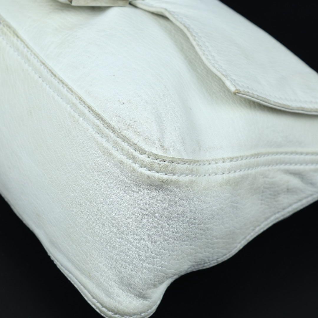 Fendi マンマバケット　ホワイトレザー ショルダーバッグ フラップ式