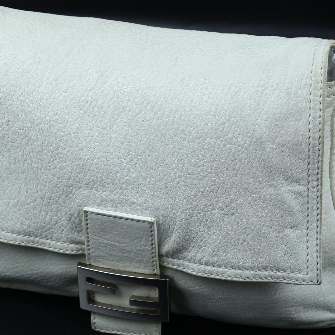 Fendi マンマバケット　ホワイトレザー ショルダーバッグ フラップ式