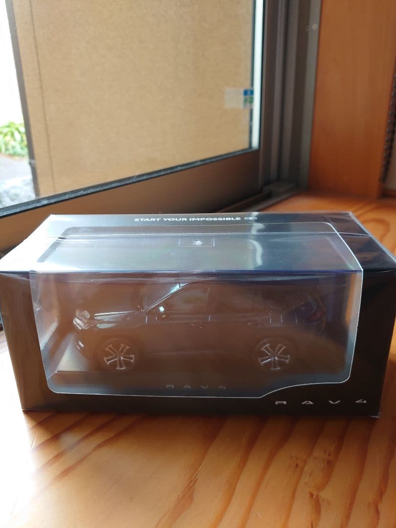 新型RAV4　Zハイブリッド　マッシブグレー　カラーサンプル