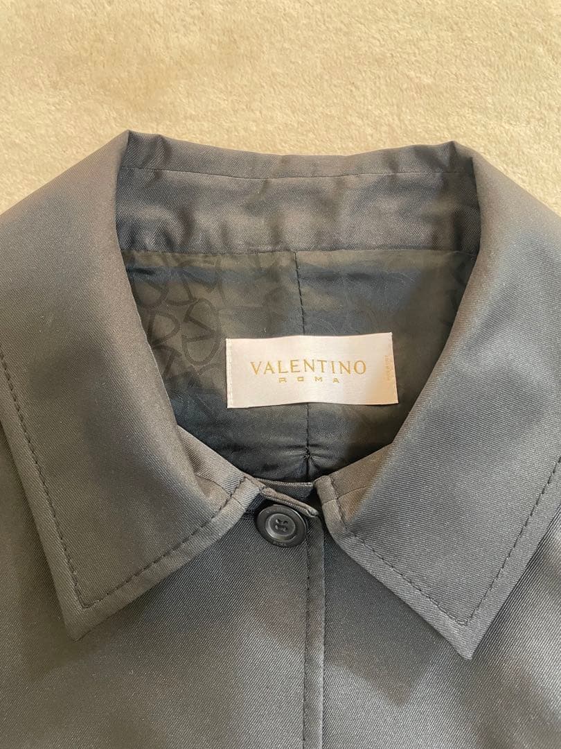 新品、タグ付！VALENTINO 黒スーツ(ジャケット、スカート)冠婚葬祭