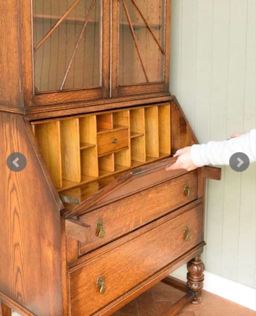 イギリスから届いたアンティークの本棚付きデスク、ビューロー