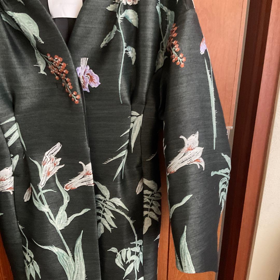 マメクロゴウチ 花柄ロングコート 1