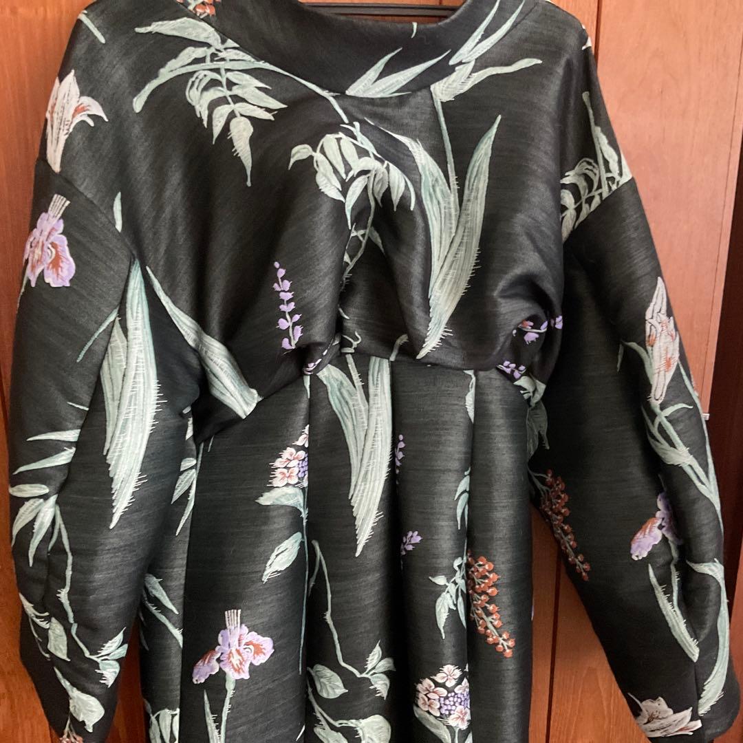 マメクロゴウチ 花柄ロングコート 1