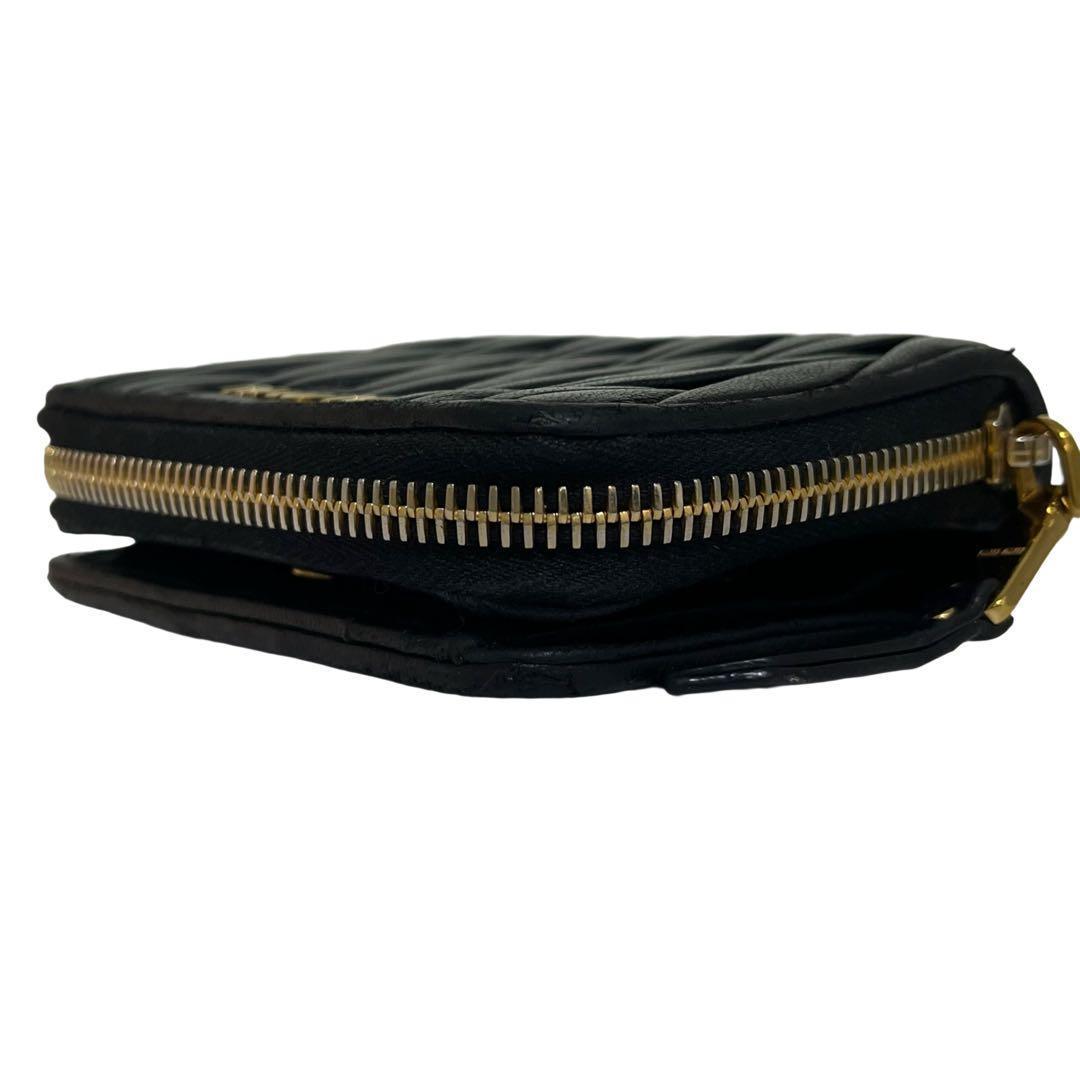 希少✨ミュウミュウ 二つ折り財布 マテラッセ レザー ロゴ金具 ブラック 黒