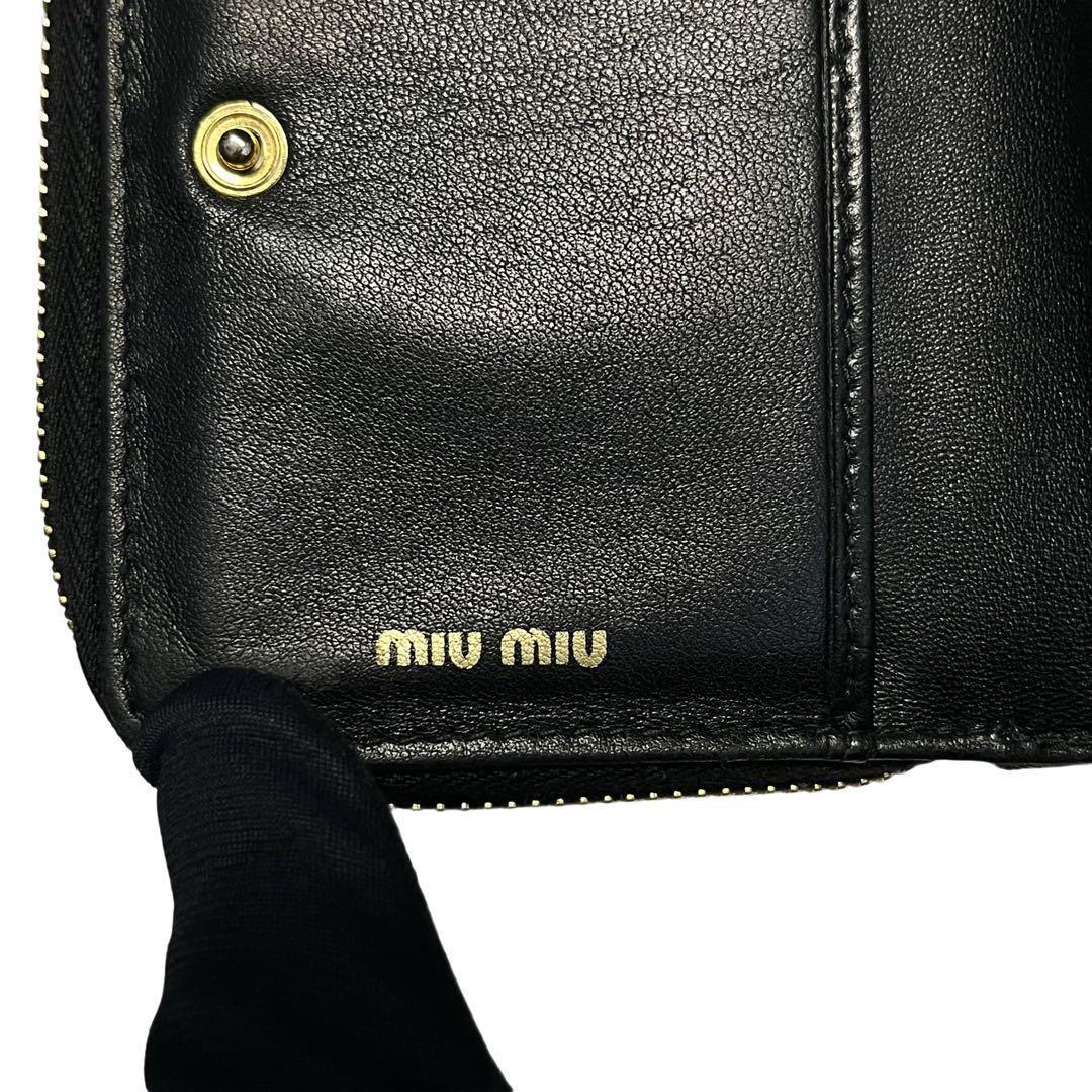 希少✨ミュウミュウ 二つ折り財布 マテラッセ レザー ロゴ金具 ブラック 黒