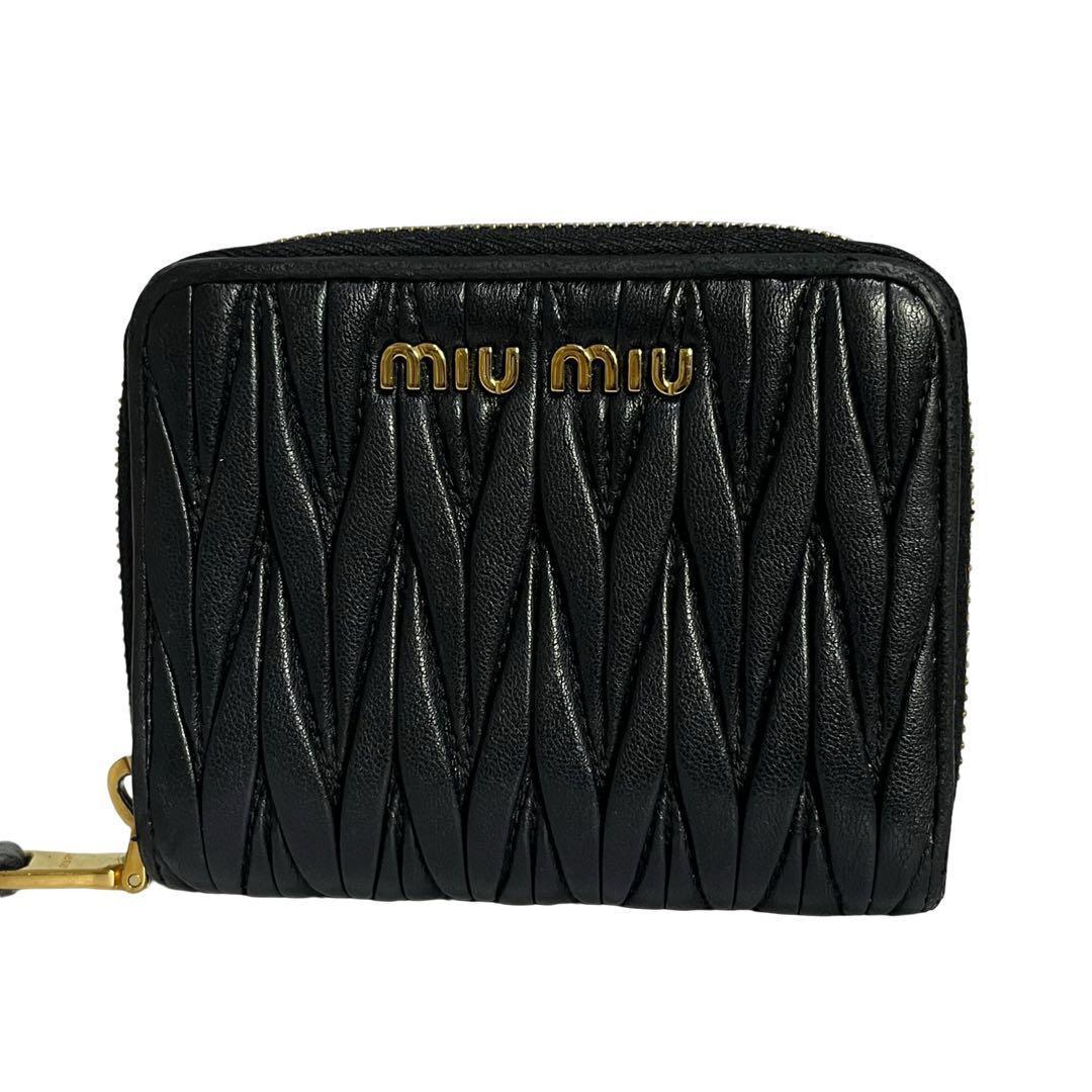 希少✨ミュウミュウ 二つ折り財布 マテラッセ レザー ロゴ金具 ブラック 黒