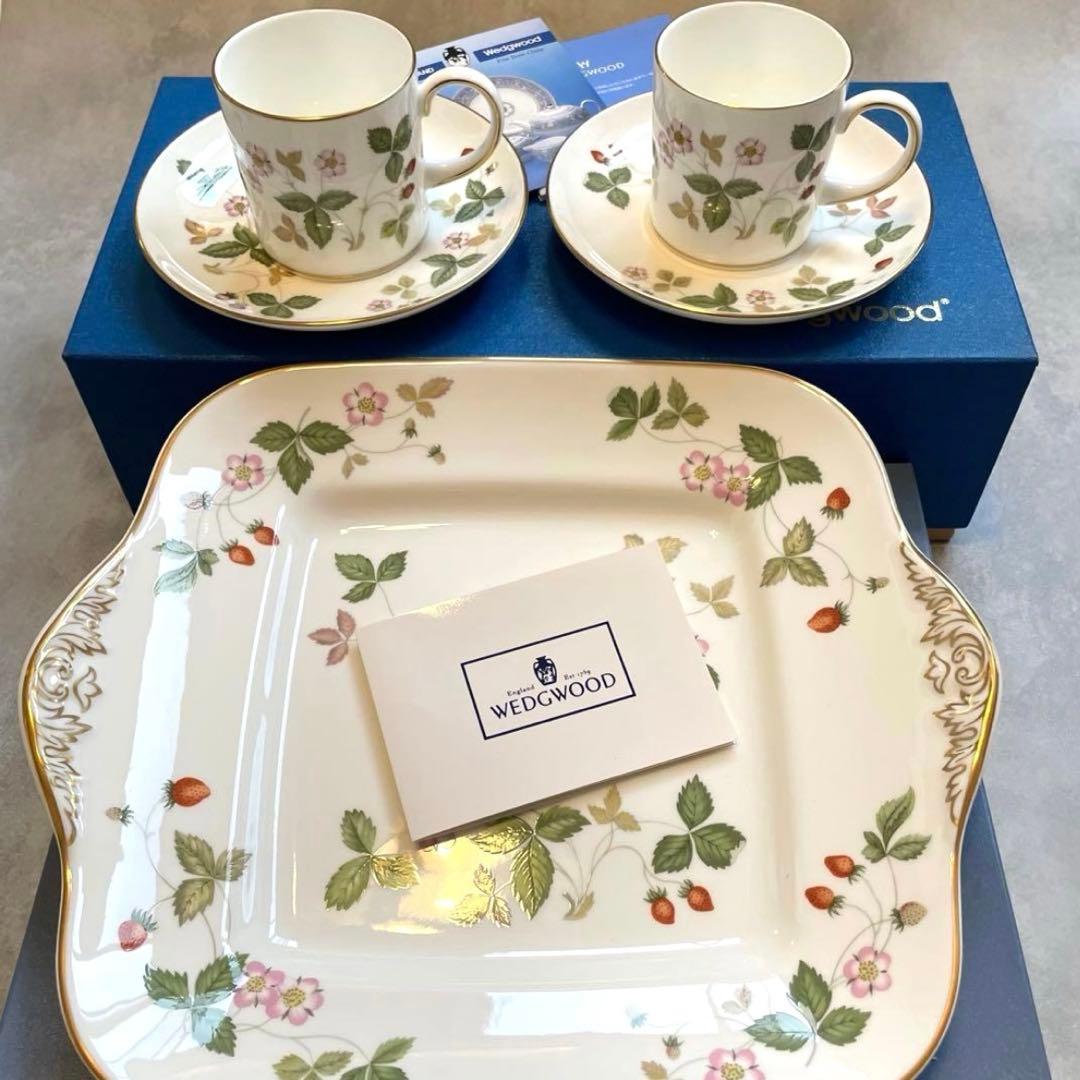 新品ウェッジウッドストロベリーC＆Sペアとサンドイッチ皿1枚のティータイムセット