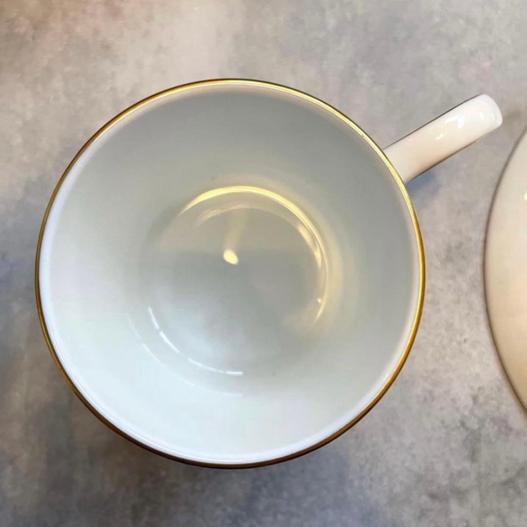 新品ウェッジウッドストロベリーC＆Sペアとサンドイッチ皿1枚のティータイムセット