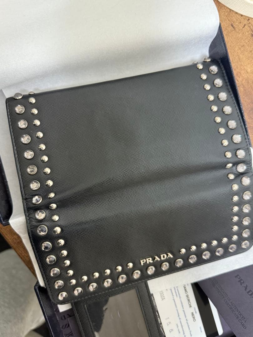 美品 保証書付 PRADA スタッズ付き ブラック長財布