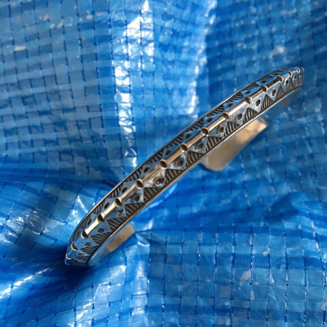 ワイリーセカテロ　シルバー　バングル　ナバホ