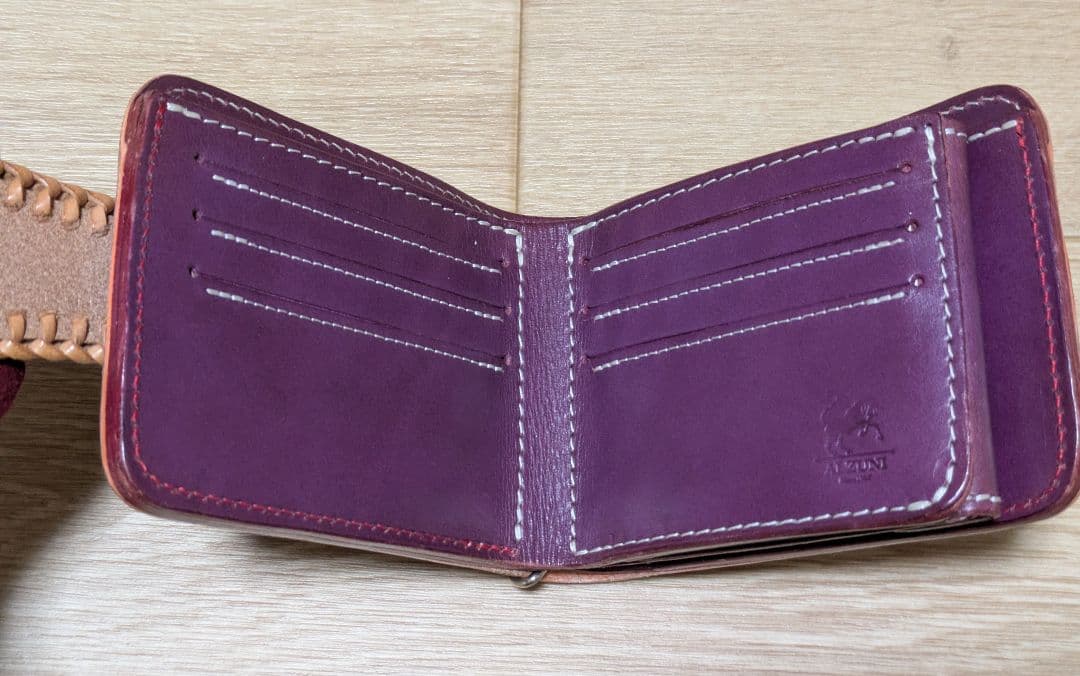 ALZUNI (アルズニ) 本革二つ折り財布 【桜 型抜き】コンチョ付き