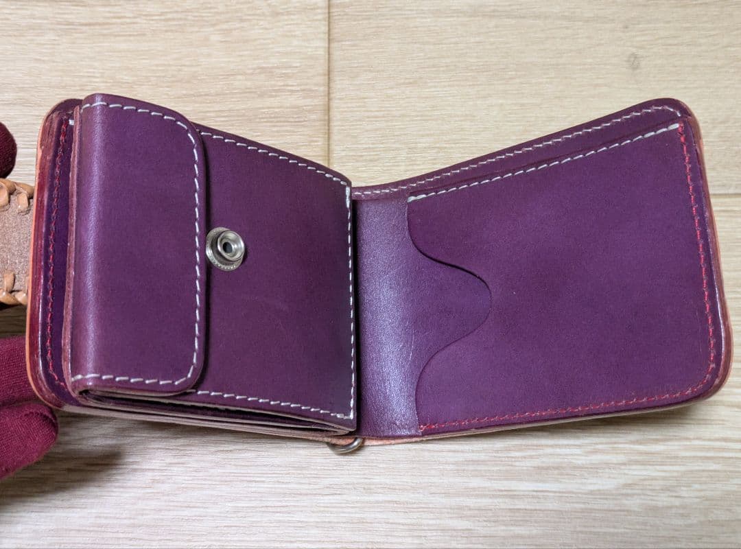 ALZUNI (アルズニ) 本革二つ折り財布 【桜 型抜き】コンチョ付き