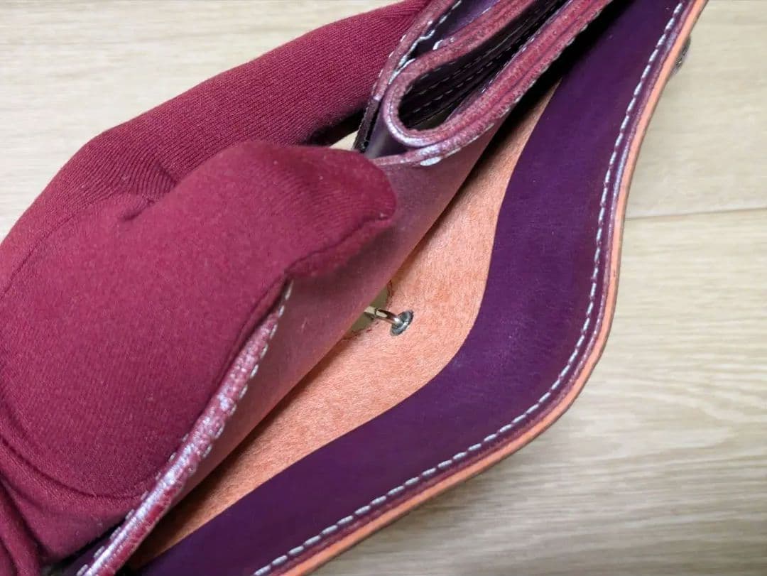 ALZUNI (アルズニ) 本革二つ折り財布 【桜 型抜き】コンチョ付き