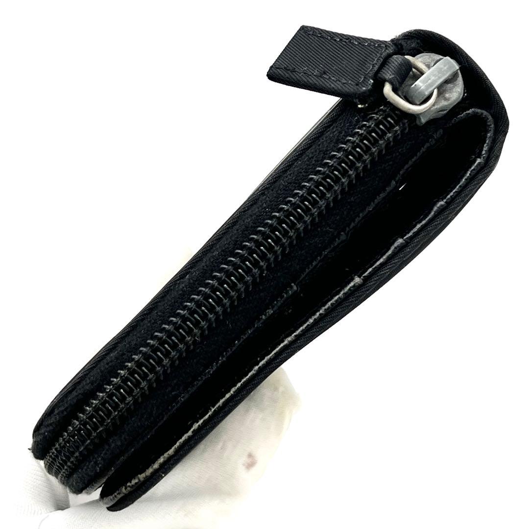 PRADA 二つ折り財布　ナイロン　三角プレート　シルバー　ブラック