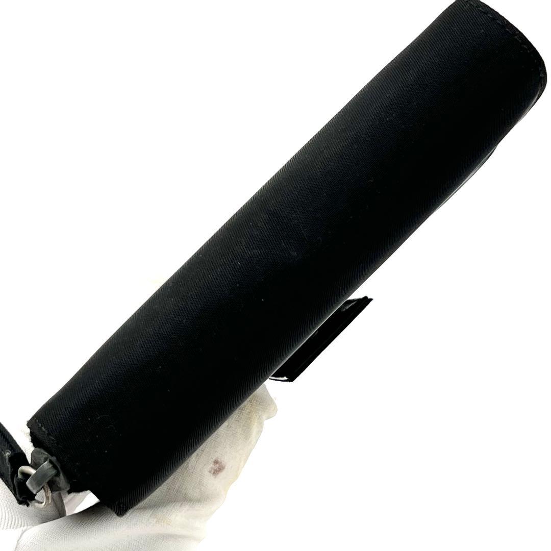 PRADA 二つ折り財布　ナイロン　三角プレート　シルバー　ブラック