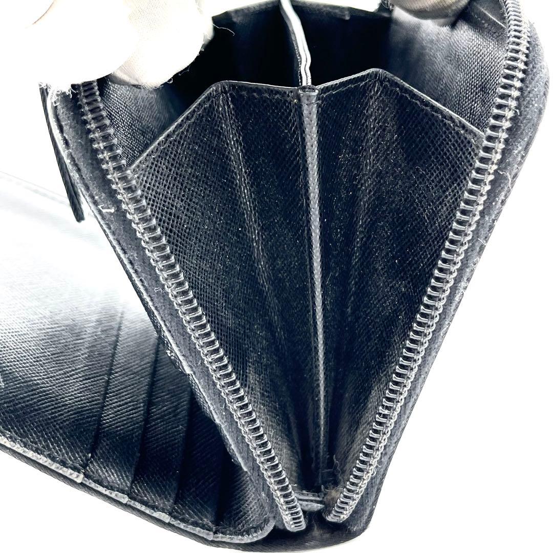 PRADA 二つ折り財布　ナイロン　三角プレート　シルバー　ブラック