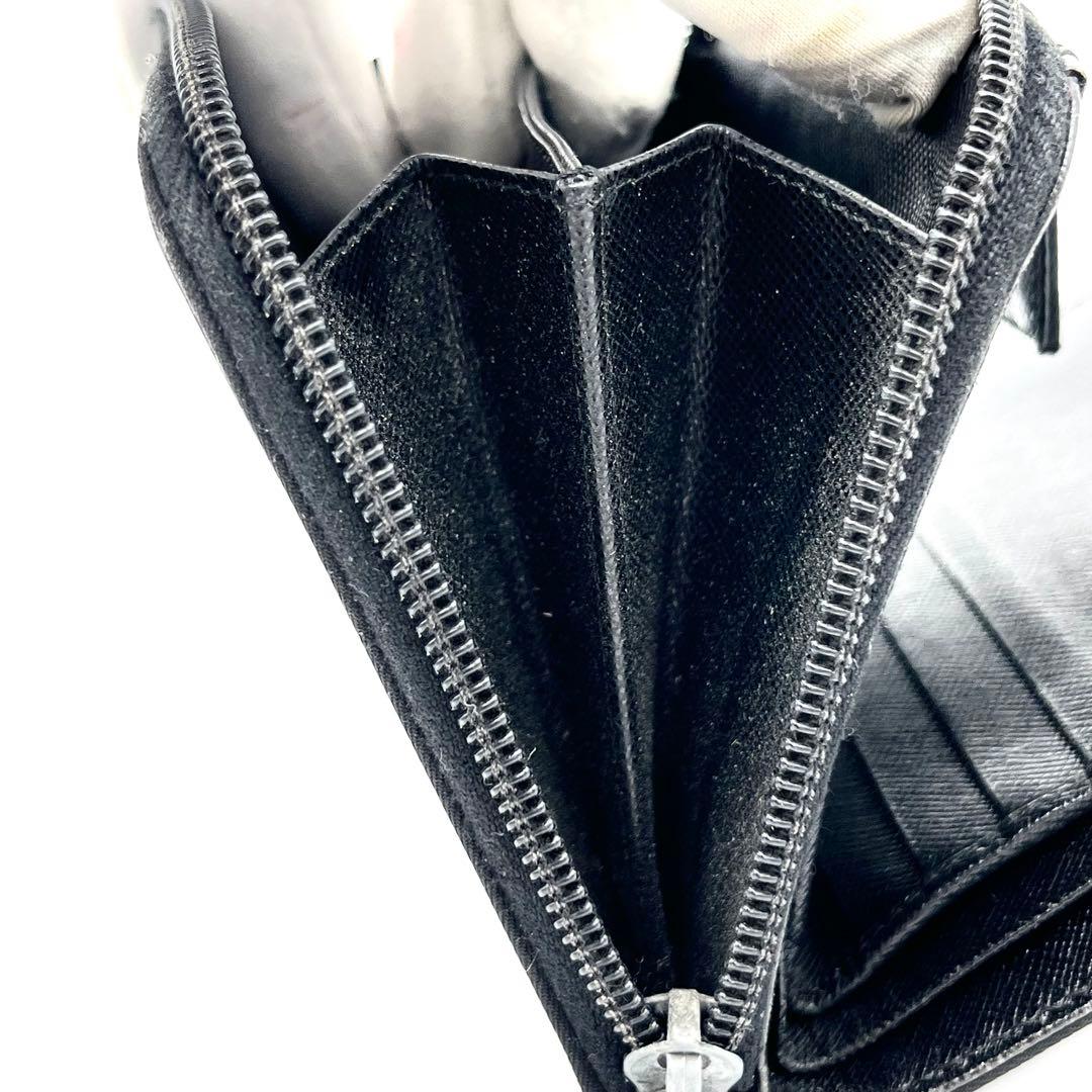 PRADA 二つ折り財布　ナイロン　三角プレート　シルバー　ブラック