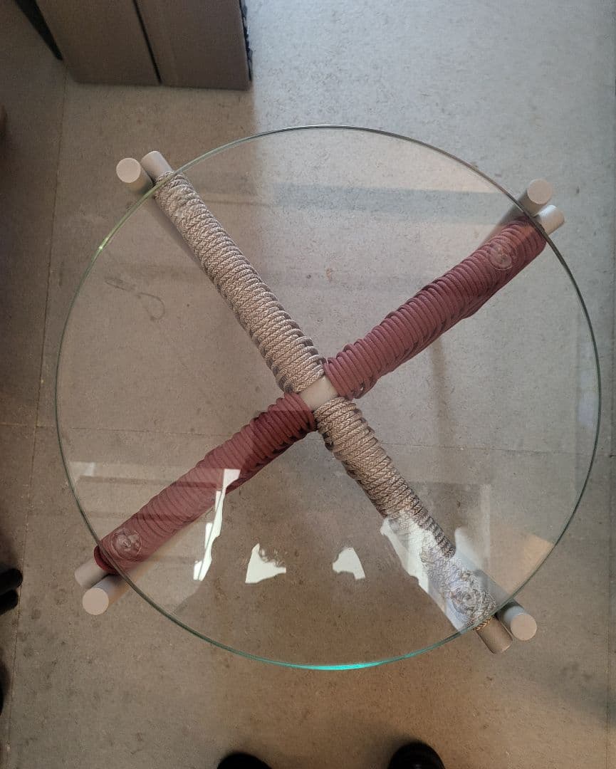 「Roche Bobois」ロッシュ ボボアストライプデザインの円形テーブル