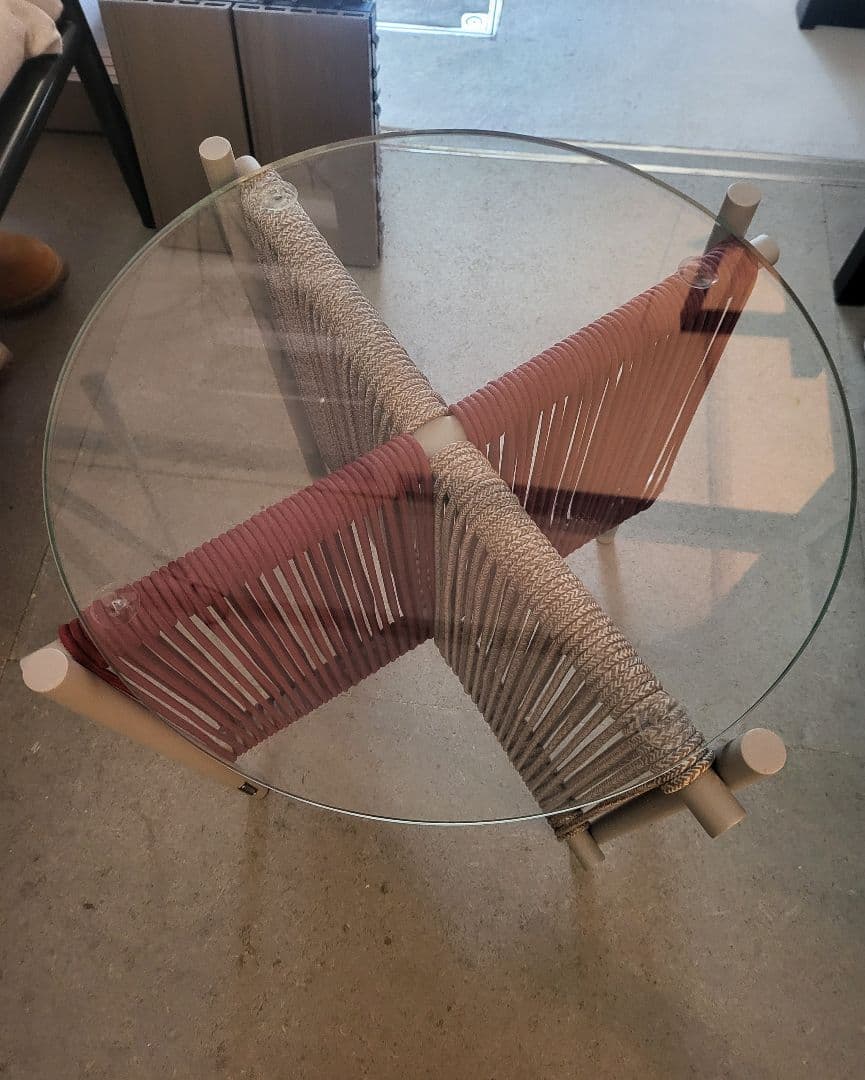 「Roche Bobois」ロッシュ ボボアストライプデザインの円形テーブル