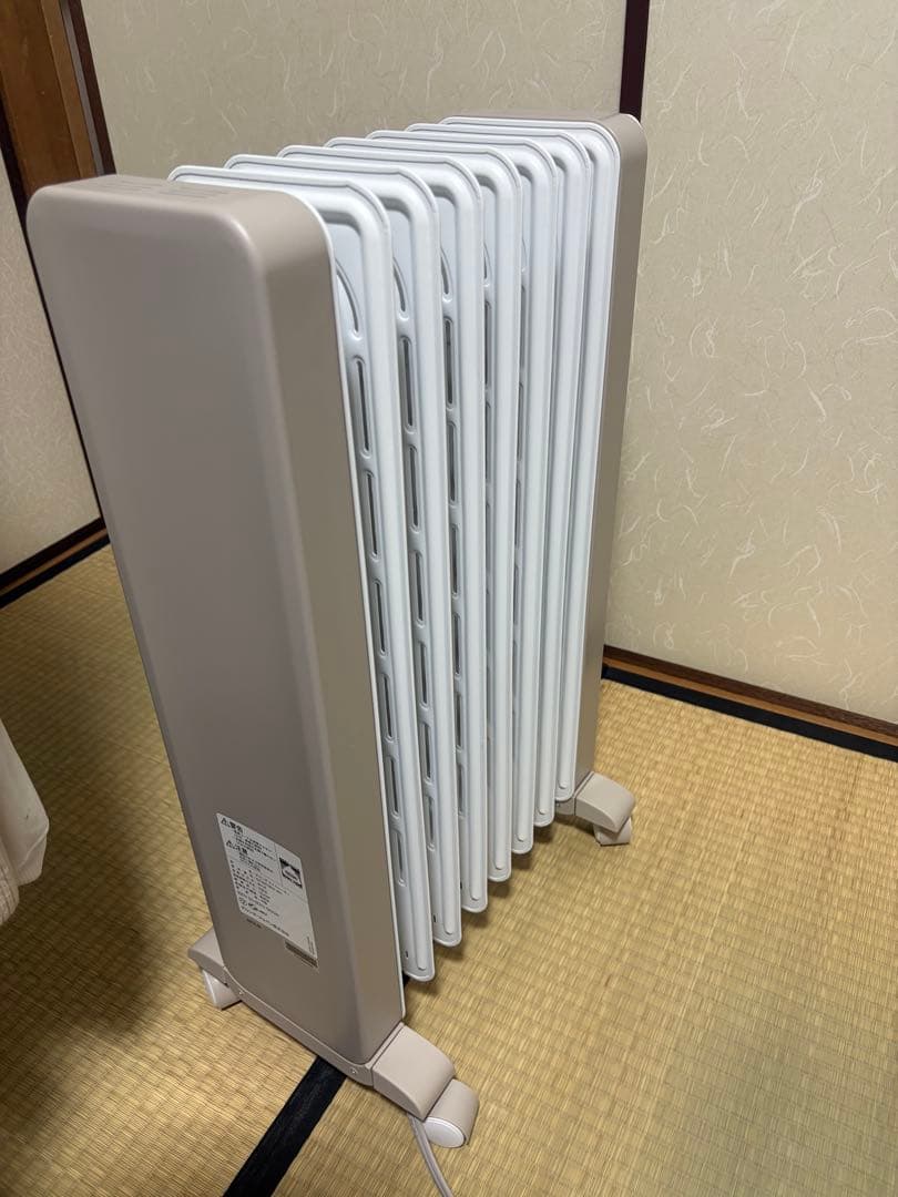 ち*る様 デロンギ　オイルヒーター　ヴェルティカルド RHJ21F0812-WH