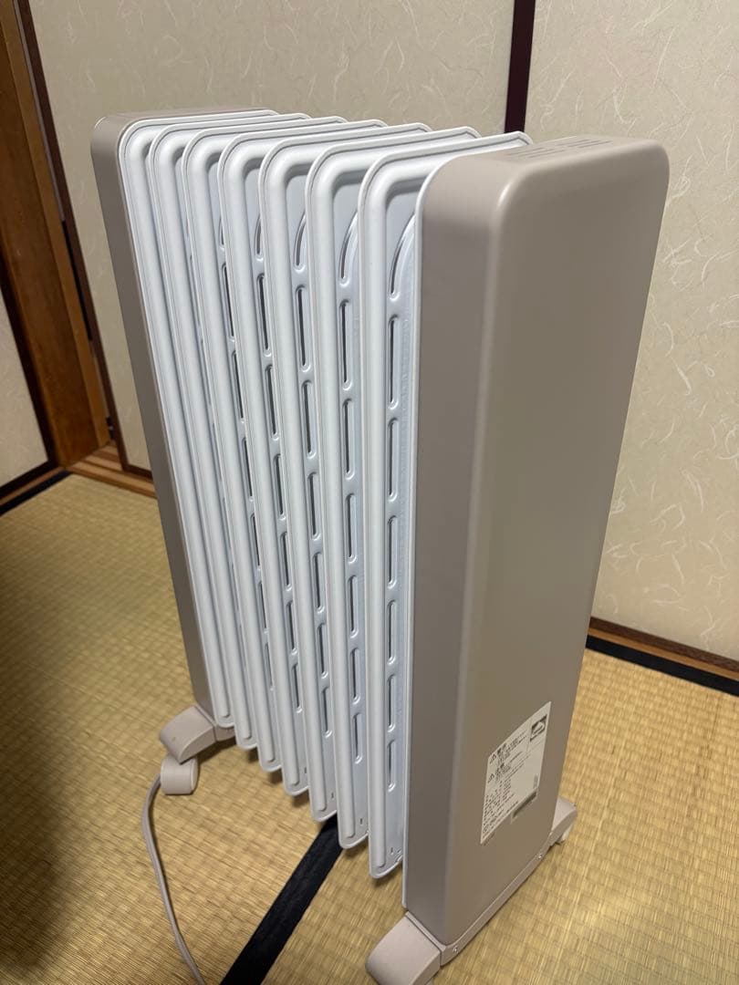 ち*る様 デロンギ　オイルヒーター　ヴェルティカルド RHJ21F0812-WH